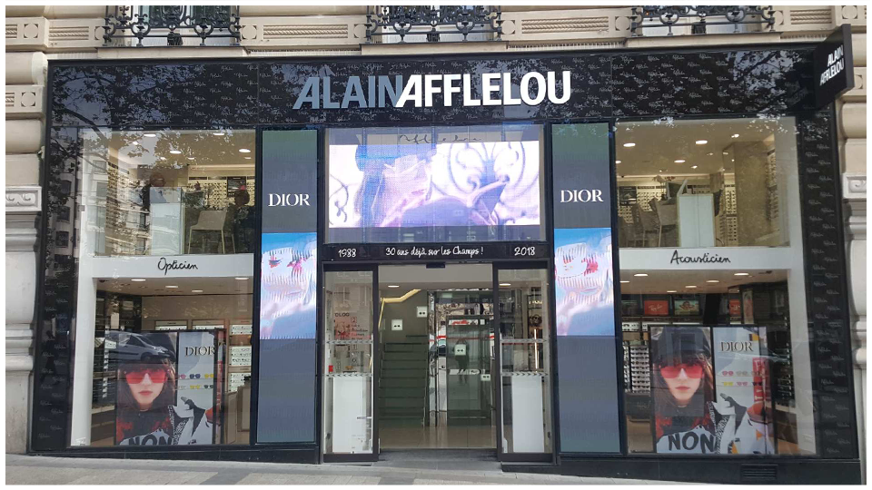 Afflelou's tweet photo. #Exclusivité ! Découvrez la nouvelle collection solaire #DiorColorQuake disponible dans notre magasin des Champs Elysées 😍
Jusqu’au 20 septembre ! https://t.co/955H0mRS44 https://t.co/dL5jFigoy0