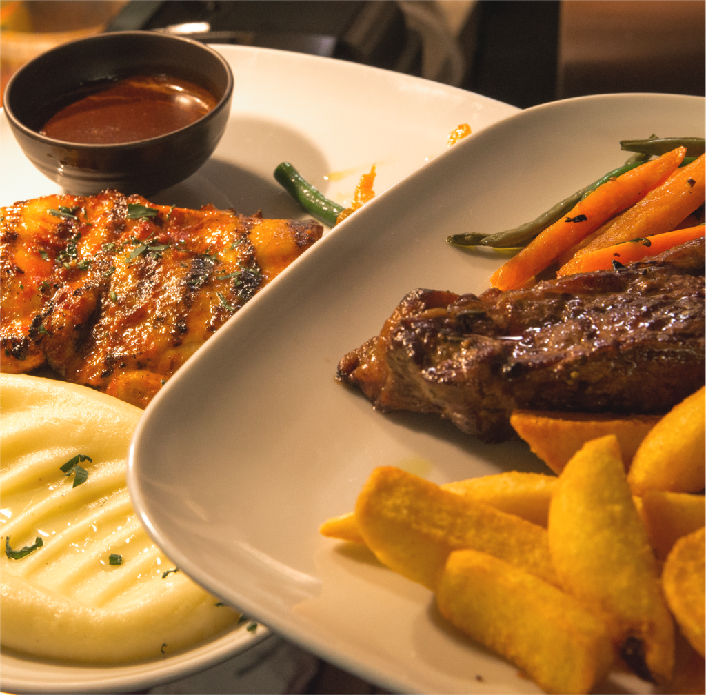 meathouselondon's tweet photo. Tender chicken steak or rustic rib-eye...when it comes to serving up the perfect steak, you don't get much better than the amazing cuts and styles of steak available on our extensive menu 
. 👌🍗🤤🔥🇬🇧
#topcitybites #steakhouse #steakandfrites #steakandmash  #buzzfeast #london https://t.co/kWsLWzPxbe