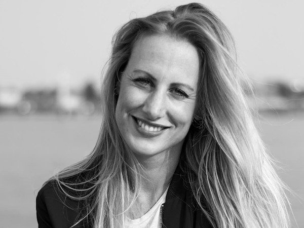 ReportMarketing's tweet photo. [#Column] #BerberHoekstra: Dag #smartphone - hallo new best friend @BerberH @YuneSocial  - https://t.co/9xLOzG3x4S https://t.co/Ci4wO4YWyy