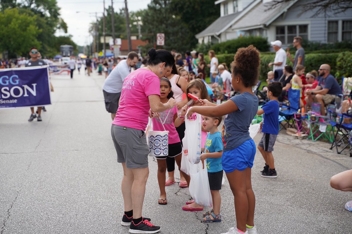 susanamendoza10's tweet photo. Starting Labor Day off with the Rock Island Labor Day Parade. I had a great time marching with Gregg Johnson @greggfor36 and other Dems in support of the hardworking men and women of organized labor. Happy Labor Day everyone! #UnionStrong https://t.co/LXDXzBIDWX