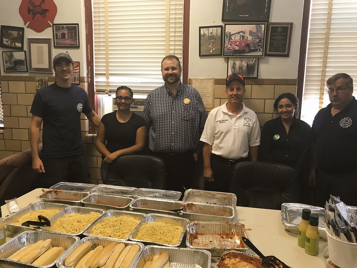 Joeanna_xoxo's tweet photo. Happy Labor Day New LONDON firefighters #OGlaborday #MyOliveGardenFam https://t.co/qUHaeTbe8J