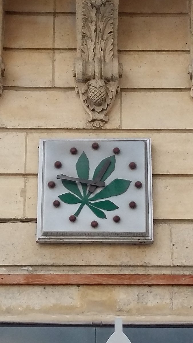 Oudidonc__'s tweet photo. >> OUDIDONC à PARIS n°29 : 

Où à Paris peut-on tomber sur cette horloge ? 

#Quiz #JeuConcours #LetsPlay #oudidonc https://t.co/fAzW59JHnP