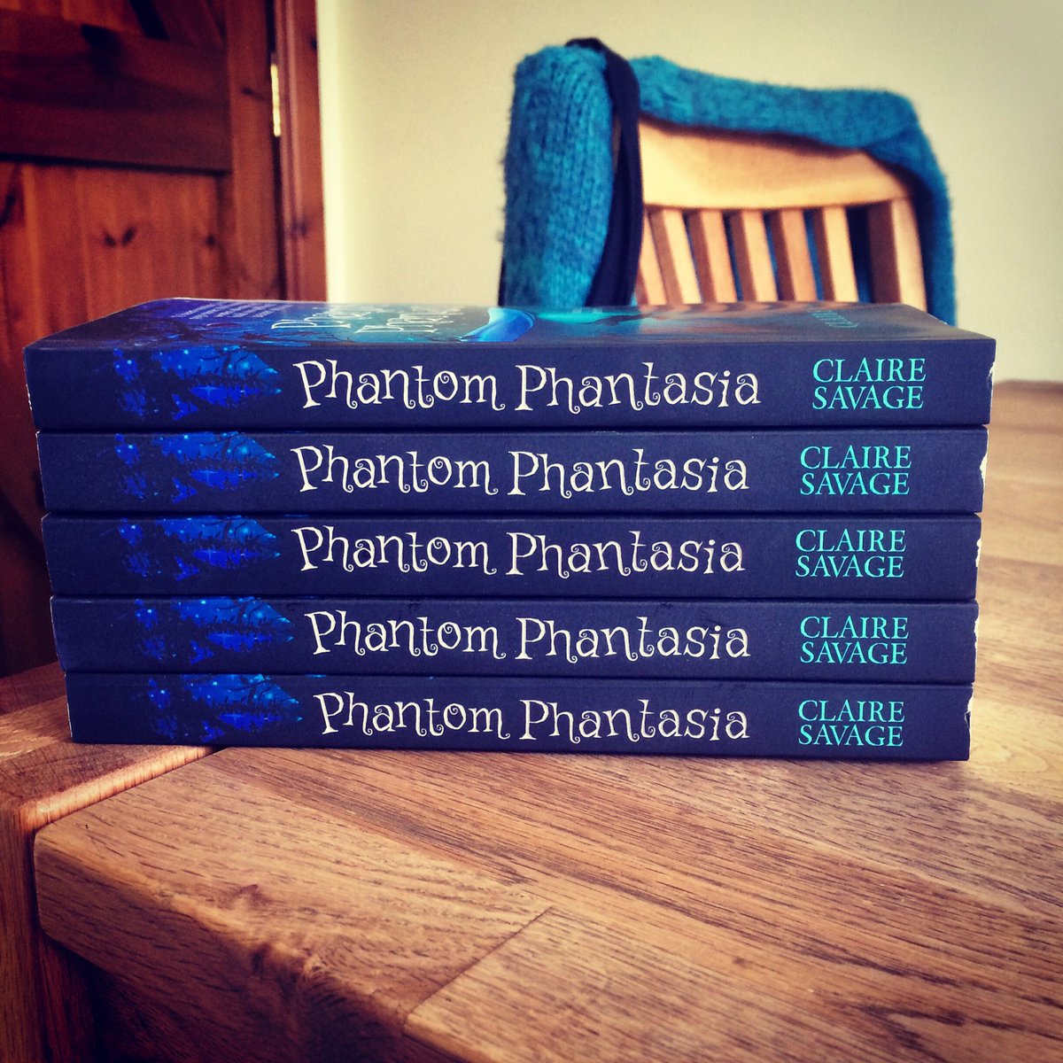 🎉🎉🎉Book launch date for your diary!🎉🎉🎉I'll be launching #phantomphantasia at the Coastal Zone, Portrush on Thursday, October 4, from 7.30-8.30pm. There'll be reading, chatting, book signing, refreshments &amp; even a marine expert on hand. What more could you want!😄📚