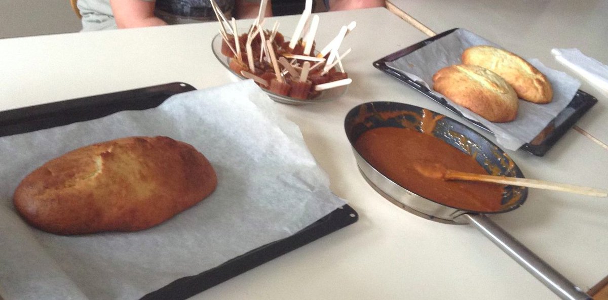 Debrouillotwitt's tweet photo. Notre équipe de champions de Mini-chefs la semaine dernière au #CentredesAbeilles #AtoutSport #Quimper Patience, les recettes du caramel au beurre salé et de la brioche arrivent (il faut juste que l'animatrice trouve le temps de les finaliser au propre 🤭 !) https://t.co/Um476iC8X9
