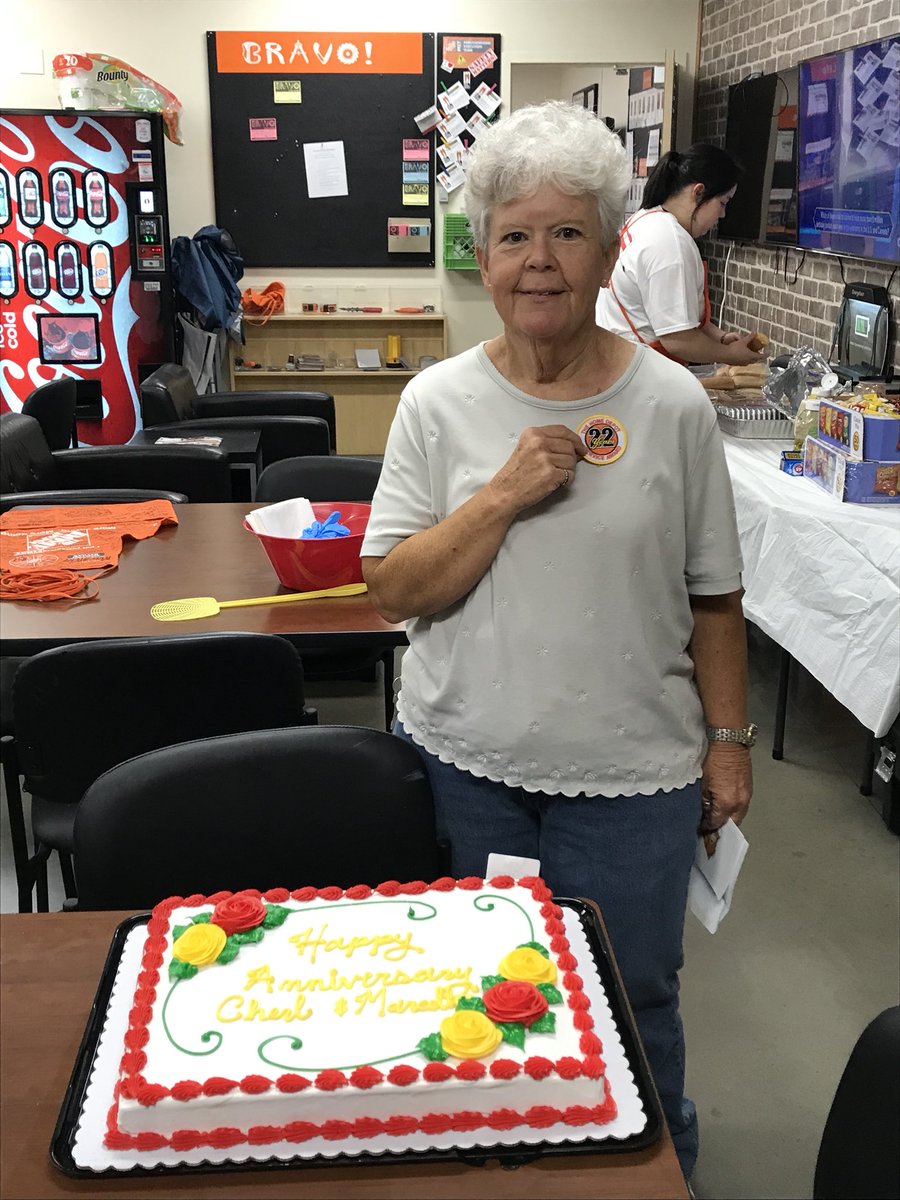 LanceLwilli79's tweet photo. Congratulations Cheryl for 22yrs of service! Thanks for all the hard work! @lanawarriner @SantinoShaun https://t.co/bUEYVtf6k6