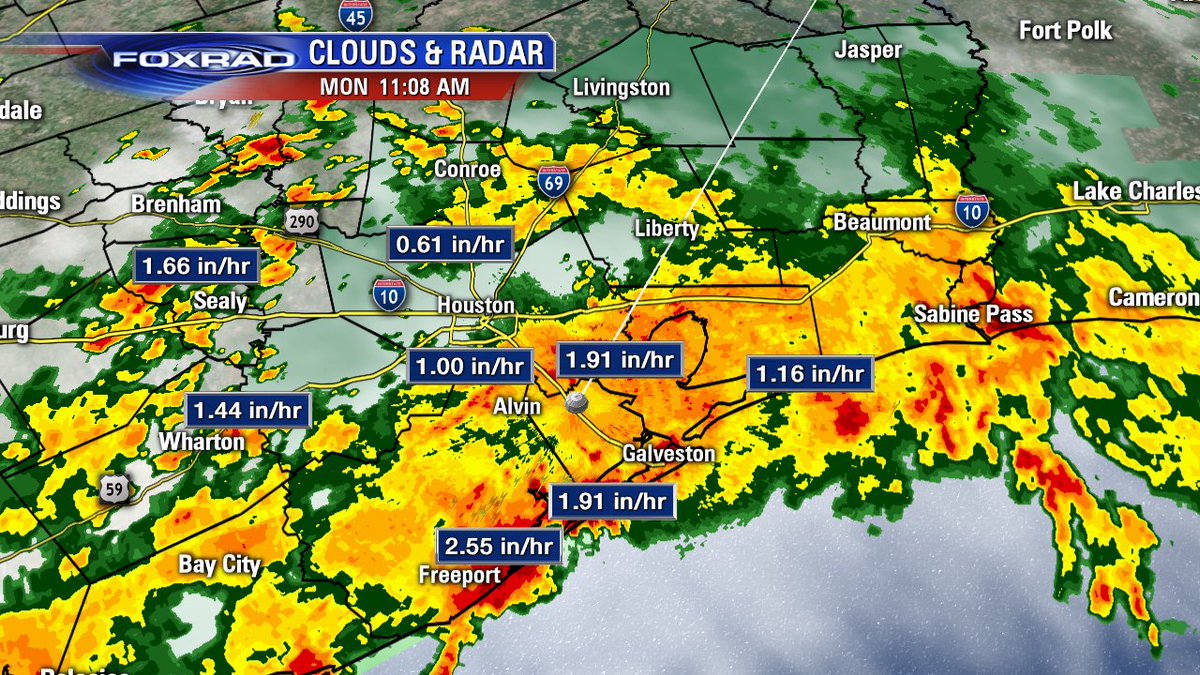 StephenMorganTV's tweet photo. Some impressive rainfall rates at this hour, especially along the coast. Flash Flood warnings continue for counties from Matagorda to Chambers. https://t.co/8gBVAerMvM