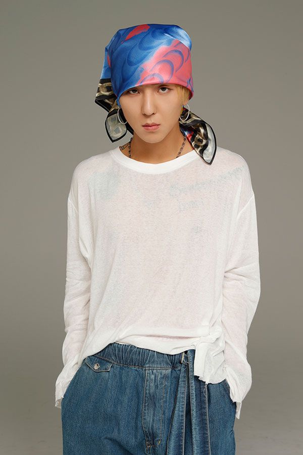 _suzino's tweet photo. The photos of Mino showing off the scarf he designed are so conflicting....
- The scarf looks amazing he's so talented!
- He's wearing jeans with an elastic waist??? Huh???? What???
- But you can see his tattoos through his white shirt
- Elastic waistband jeans... https://t.co/NbQ6zTrQgl