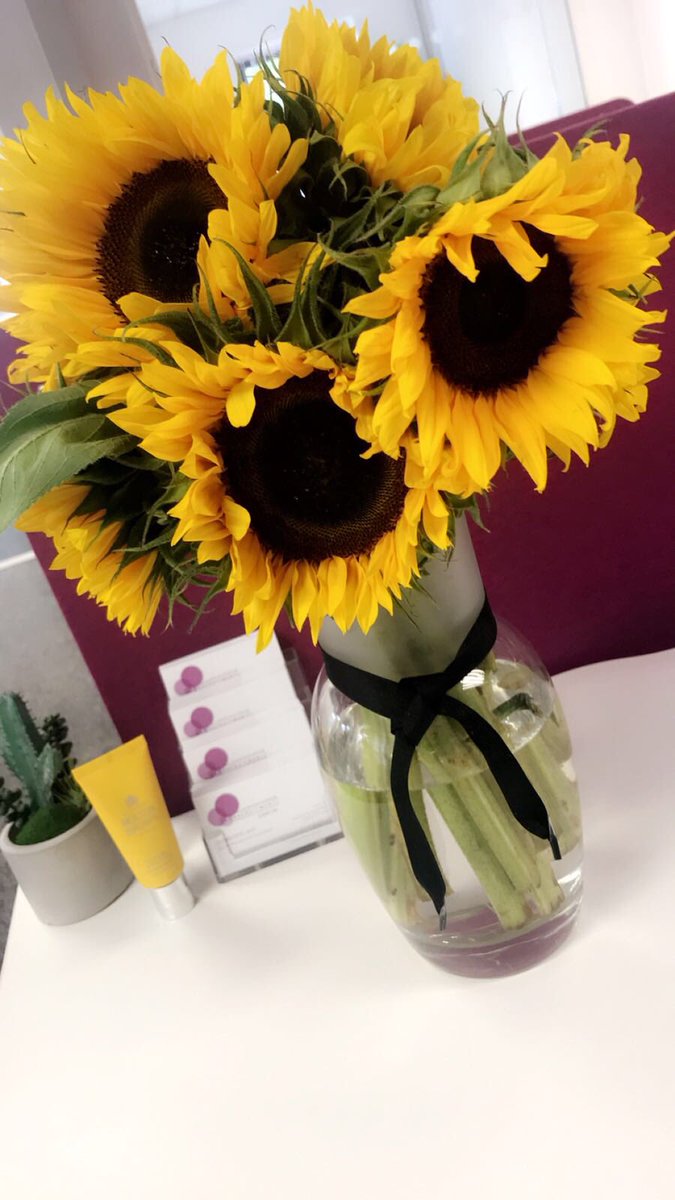 CLDRecruitment's tweet photo. Brightening our Monday with these Beautiful Sunflowers! 🌻
#MondayMotivation #Sunflowers #TeamCLD https://t.co/QFjHHPC818