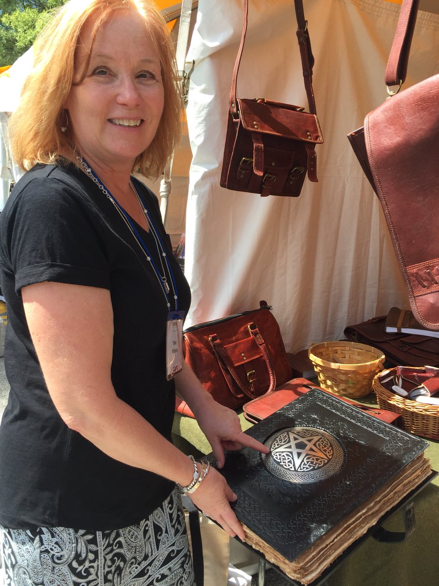 Anju_Gattani's tweet photo. @TracyKSolheim @JadeLeeAuthor @KathyLyonsAuth A forever fan of gr8 #authors!! Especially when u shared the #secrettowriting from that ginormous #book!! #Decaturbookfestival #literary #bookfest2018 https://t.co/x0E9xemopc