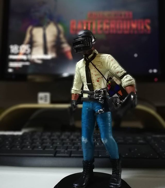 NDeWestelinck's tweet photo. Winner Winner Chicken Dinner! My @pubg figurine arrived today! 🎮 #pubg #winnerwinnerchickendinner #gaming #instagaming #figurine #collectable #playerunknownsbattlegrounds #instafigure #geek #gamersarebetterlovers #xboxone #game #pubgmobile https://t.co/pj2ObaACuT https://t.co/ZoGndHRgcc