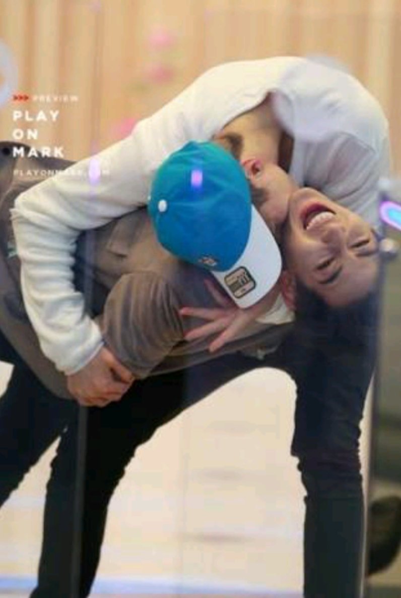 IMZv5V1KCPYf7f9's tweet photo. #XCIIIMARKDAY #mark93 #MarkBam 🎉🎂 https://t.co/QFhNm18Uyr
