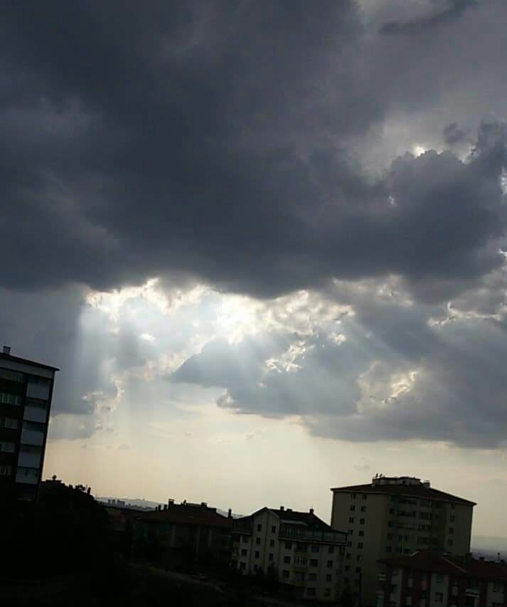 lie_world__'s tweet photo. Sevgi;
Birisi gelip anlam katincaya kadar, sözcükten ibarettir. https://t.co/KoCiIKtnLo