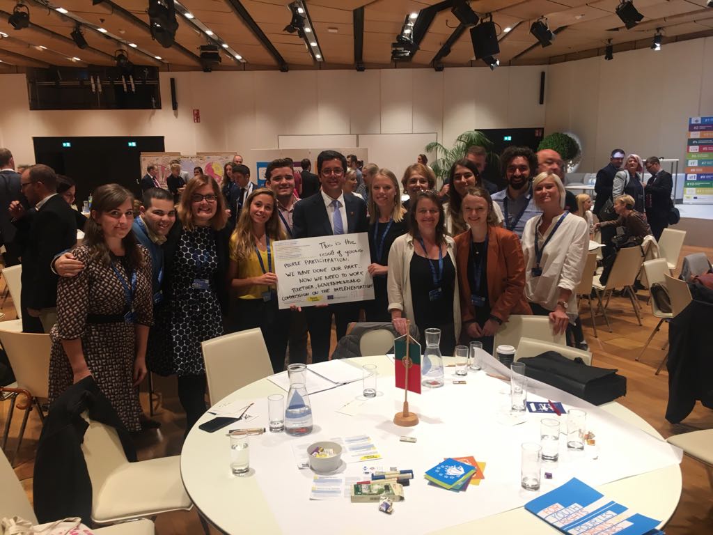 jprebelo_sejd's tweet photo. Reunião Informal de Ministros de Juventude @EU2018AT e diálogo c/ jovens na @euYOUTHconf , em Viena. Em discussão: #Erasmus , a nova Estratégia Europeia de Juventude e os Objetivos para a Juventude . Cada um/a deve fazer a sua parte - todas/os contamos! #EUYCVienna #YouthGoals https://t.co/GQNWgbil2t
