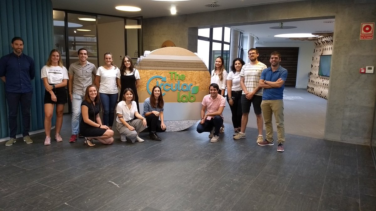 JGarciaBarrasa's tweet image. Hoy en @TheCircularLab hemos recibido a la tercera promoción del programa #CircularTalentLab. 10 chic@s que van a trabajar los próximos 6 meses para crear nuevos productos a partir de los residuos de los #envases ♻️ Bienvenidos!