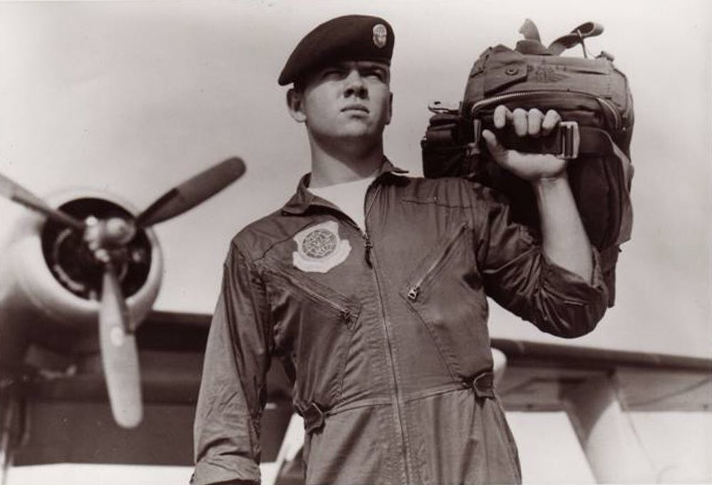op_hawkeye's tweet photo. 9.3.1993 ~ Chief Master Sergeant Duane Hackney πΊπΈ
#OpHawkeyeRemembers #DuaneHackney #PJ #AirForceCross #DistinguishedFlyingCross (4) #PurpleHearts (2) #SilverStar #CheneyAward #ThatOthersMayLive #TOML
π° https://t.co/cgHQhNQemp
π° https://t.co/A6ClymVqyP https://t.co/JFJo0CswDo