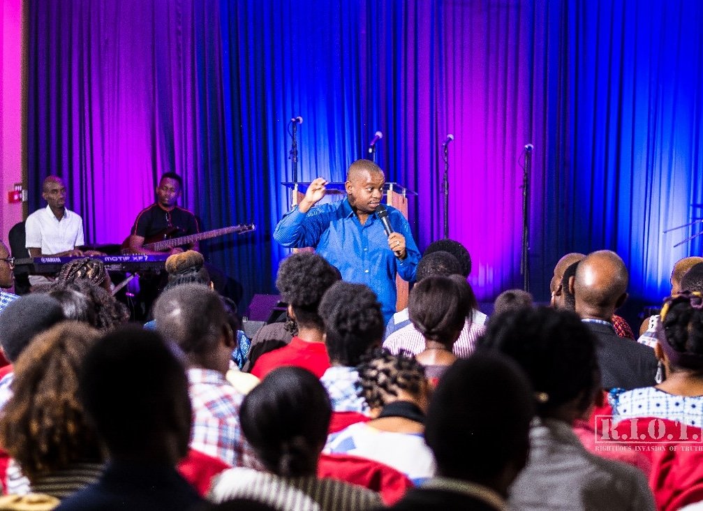 RIOT_Org's tweet photo. "Your Pursuit of God is what Attracts His Attention." @IsaacMallonga
Countdown to #WordFest: 16Days
#WordFest #Transform #TheWord #HouseOfBread #LoversOfTheWord
#GodChasers https://t.co/BC4WxDYqAz