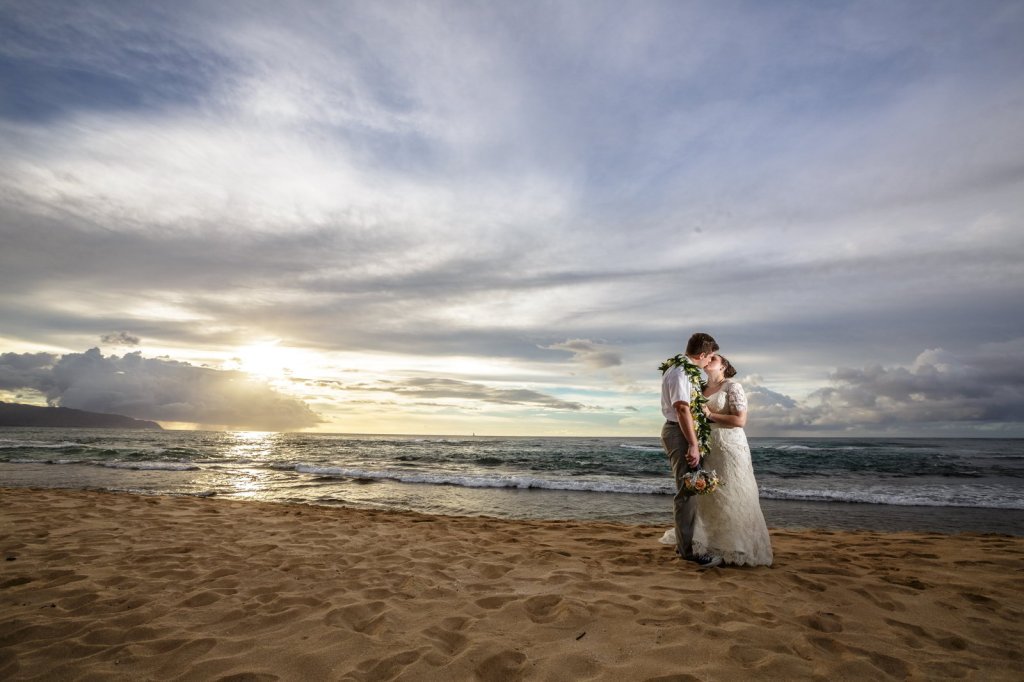 Planning Affordable Beach Weddings wanderwoman.ca/affordable-bea…