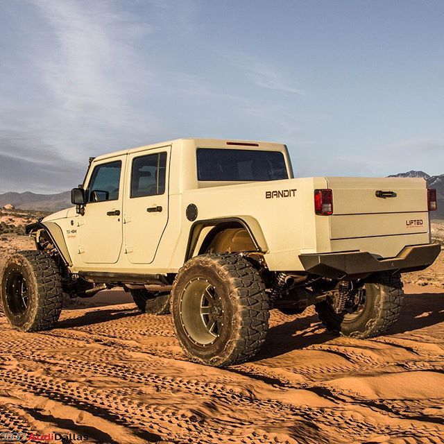 StarwoodMotors's tweet photo. Got the day off for #LaborDay? Perfect time to pick what color you want to spray your ride... #StarwoodCustoms #ColorChange #SignatureFinish #GetSprayed #Jeep #Bandit #StarwoodMotors https://t.co/Hsz0bfLXjf https://t.co/kSv0GaItsj