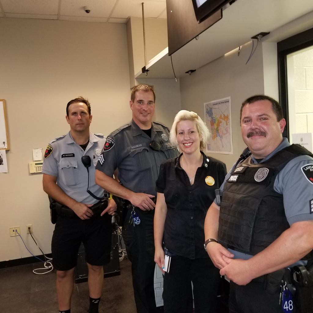VargasMarika's tweet photo. Olive garden 1742 (rockvale outlets) thanks the Lancaster city police department for their service and we hope that you enjoy your lunch #OGLaborDay #MyOliveGardenFam https://t.co/71p9cNvwYJ