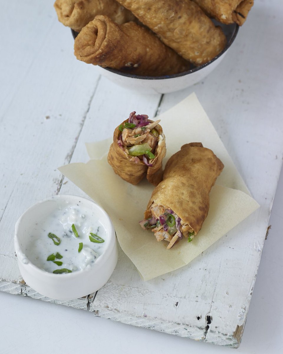 NikkiDinki's tweet photo. #BUFFALO #CABBAGE SPRING ROLLS! One of my favorite #Buffalonian recipes from “Meat on the Side!” Give ‘em a try + show your #buffalove! ❤️ https://t.co/9Mz6zzCaVh #meatontheside #buffalogal #buffalosauce #franksredhot #buffalospringroll #cabbagespringroll #chickenspringroll https://t.co/ecMmc4Csjv