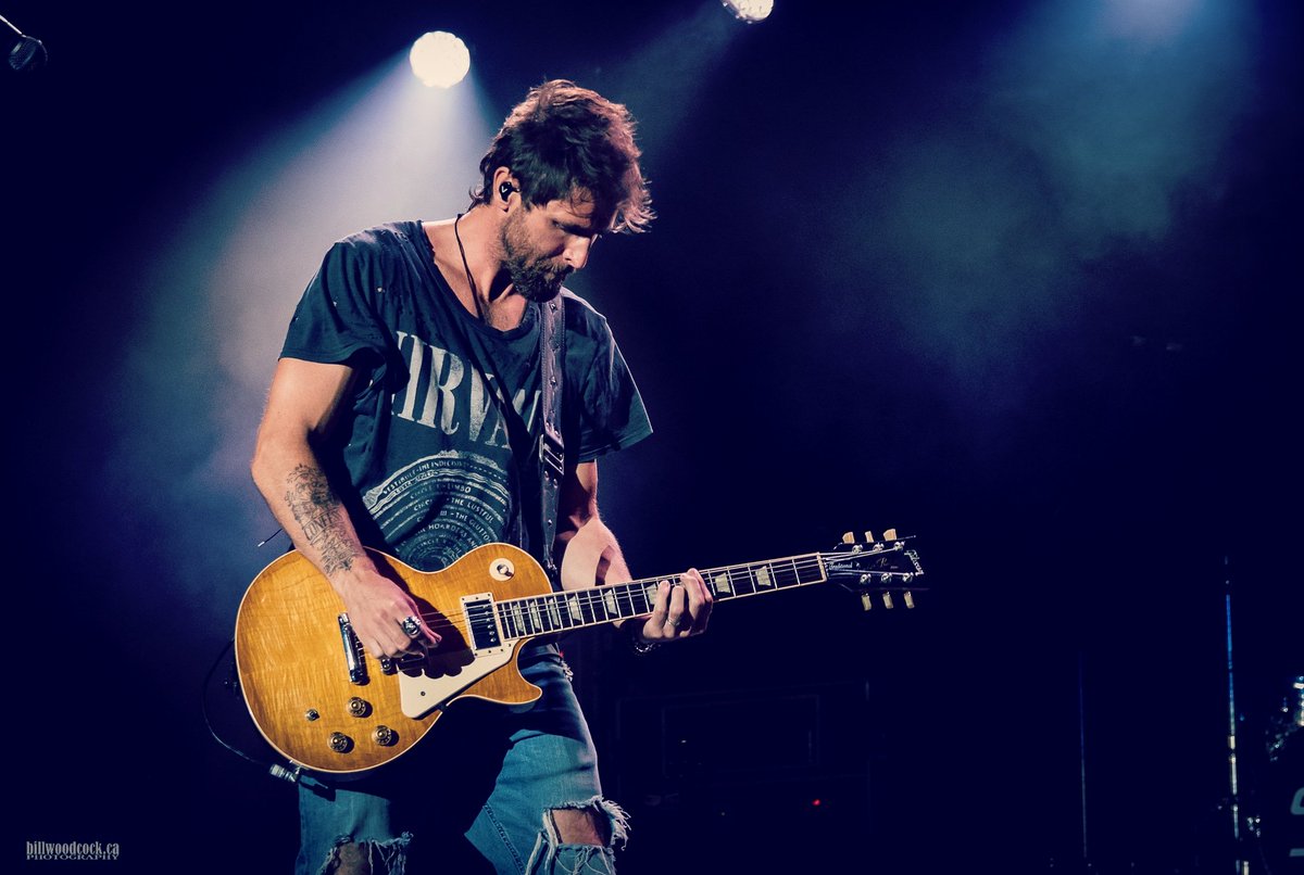 BillWoodcock's tweet photo. Had a great night last night hangin at the 160th @ParisFair with @Country104 shooting some pictures of @canaansmith as he showed us how to #party on a #longweekend. #holeinabottle #loveyoulikethat #likeyouthatway #fallfairseason https://t.co/x8YvbPm70I