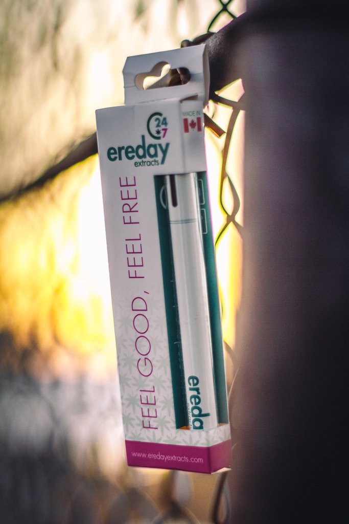 cankush420's tweet photo. Feel good, feel free, but more importantly, feel high. ✌🏼 Offered in a variety of satisfying flavors, @eredayextracts vape pens are made with live resin from high grade buds. To shop, visit: https://t.co/4Ps0bkW7Eg #vaporizors #vapepens #bcweed https://t.co/8hRlsnMl9X