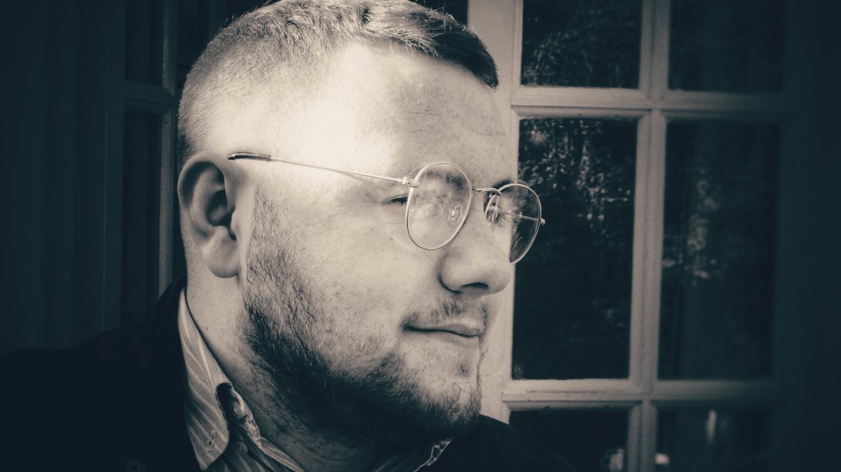 AngleseyCreates's tweet image. Had great fun working on these promo shots for @RyanHughesdj 📷 #photography #photographer #landscape #canon #canonphotography #art #wales #promo #northwales #anglesey #photoshoot