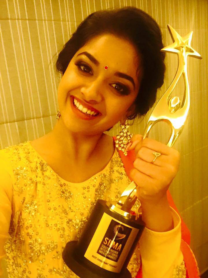 GmFarook_2's tweet photo. #KeerthiSuresh At SIIMA Awards 2016, 
HD Snaps 😋

@KeerthyOfficial #MakkalSelvi https://t.co/SHRgSN4Oyd