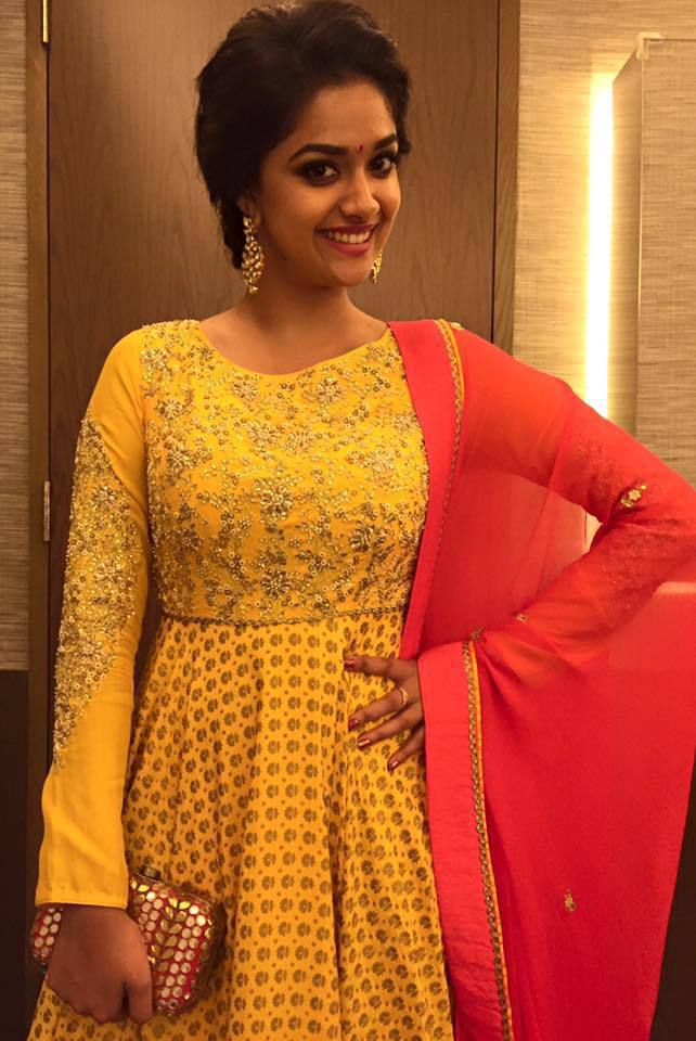 GmFarook_2's tweet photo. #KeerthiSuresh At SIIMA Awards 2016, 
HD Snaps 😋

@KeerthyOfficial #MakkalSelvi https://t.co/SHRgSN4Oyd