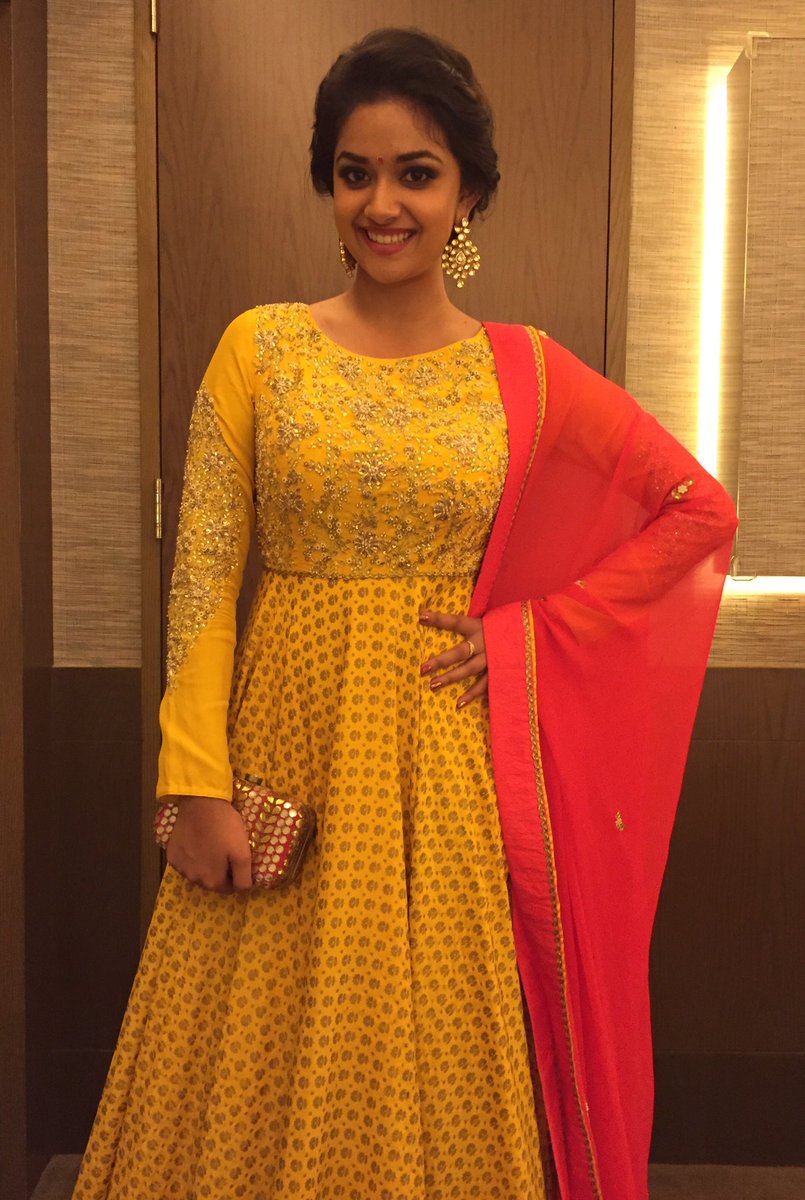 GmFarook_2's tweet photo. #KeerthiSuresh At SIIMA Awards 2016, 
HD Snaps 😋

@KeerthyOfficial #MakkalSelvi https://t.co/SHRgSN4Oyd