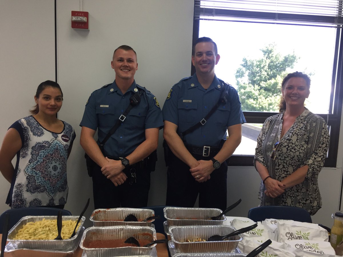 MSHPTrooperD's tweet photo. Thanks to@olivegarden for the wonderful meal on this Labor Day, as well as your continued support for law enforcement.  
#OGlaborday #myolivegardenfam https://t.co/PYfmqIshFa