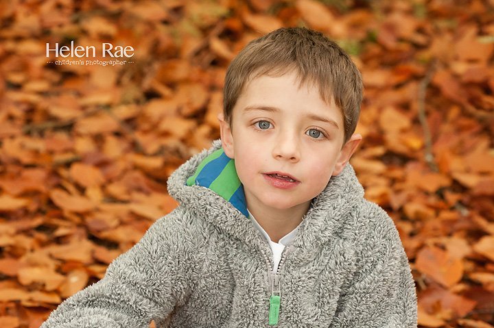 HelenRaePhoto's tweet photo. Autumn portraits in the leaves and the colours of the season are something magical! Is this your year? I still have the odd slot for family portrait sessions available at weekends and also limited slots during the October half term holidays.  https://t.co/qB7X7mO28X https://t.co/RPa9zdz4Gf