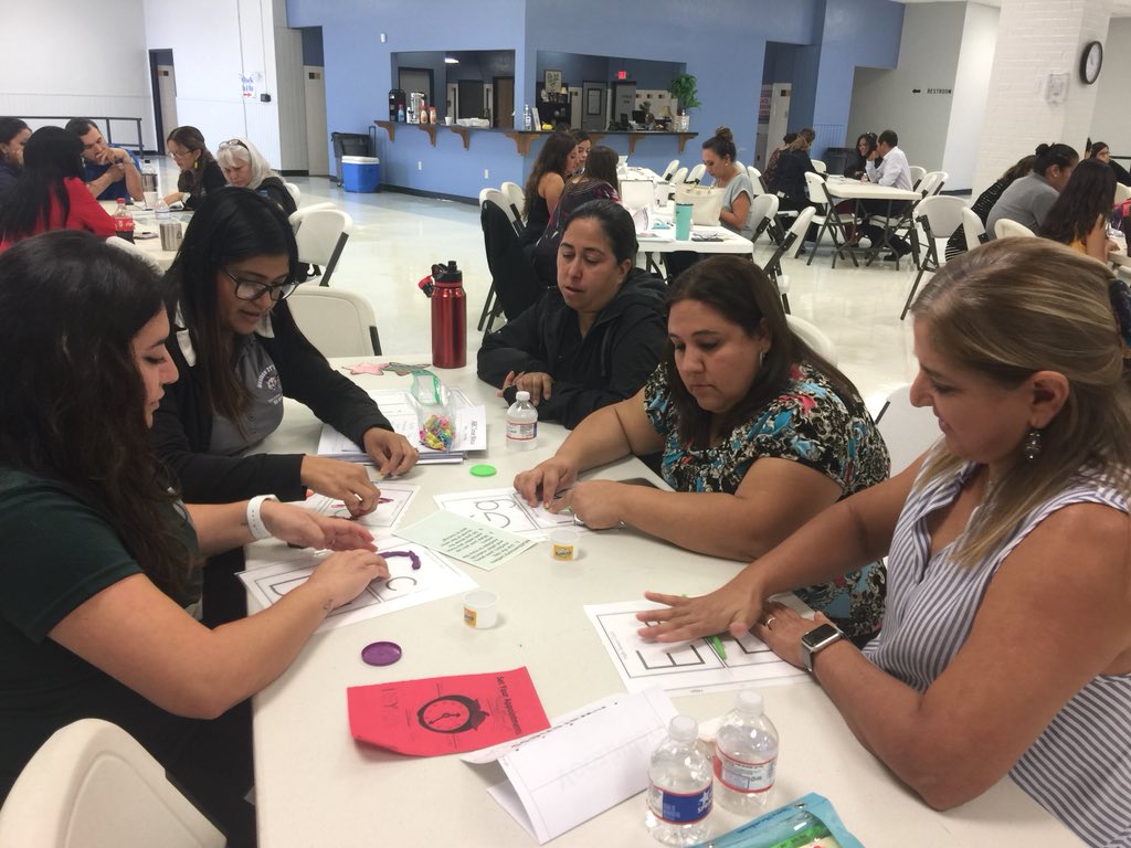 ESC1Brownsville's tweet photo. Early Childhood teachers from @WeslacoISD collaborate and engage in activities to develop phonological awareness in their students as the foundation to reading. #RegionOneEducatorsCollaborate @RegionOneESC @mrsbcardenas @domenica_vela https://t.co/I0LYmkeKUf
