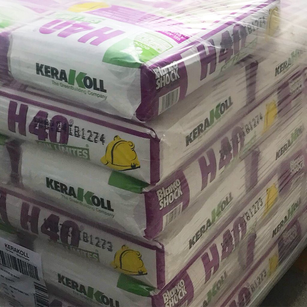 Preparar el soporte para una correcta colocación, va más allá de la simple elección de un adhesivo. Nos encontramos en este caso con un #Autonivelante de Anhidrita, el cual se ha preparado con PrimerAEco de #Kerakol para posteriormente colocar con #H40sinLimites