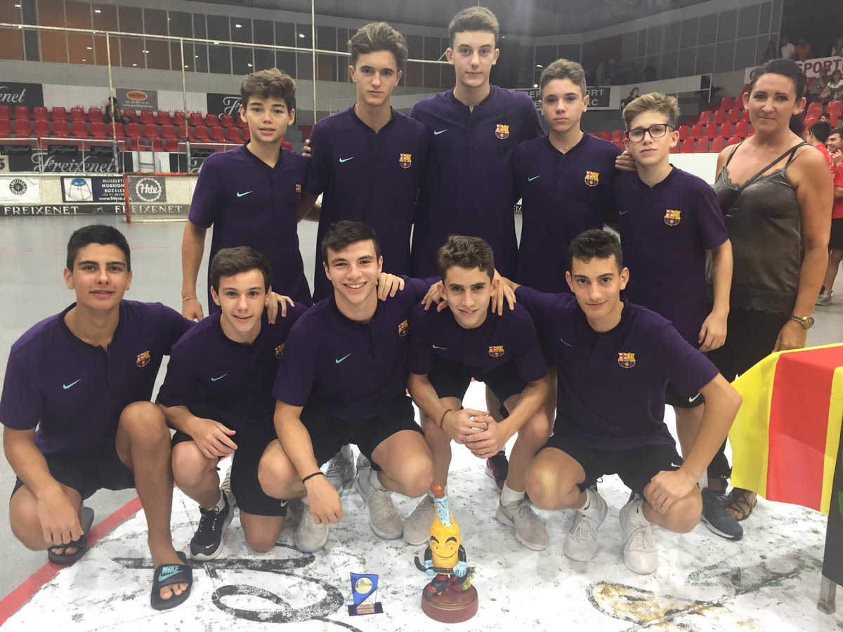 cenoia's tweet photo. #cavastick2018 @cenoia @freixenet CAMPIÓ categoria Infantil @FCBhoquei https://t.co/e43MpUiAS0