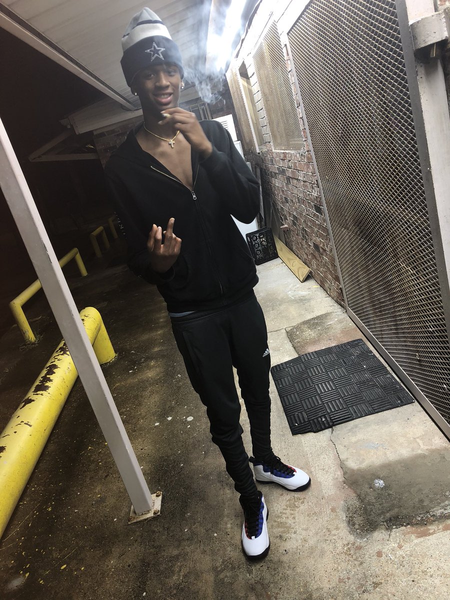 dyhuncho's tweet photo. I want all smoke like a chimney💨
#GG💰 https://t.co/Lcp8ipJ0tE
