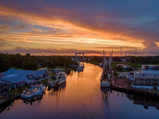 BradJBoland's tweet photo. Bayou Sunrise
#bayou #river #boats #shrimpin #shrimpboat #onthebayou #serene #thisisalabama #VisitALCoast #morning #sunrise #dji #phantompro4 #djiphantom #drone @bayou_la_batre #sky #clouds #reflection https://t.co/n2gCS56mCr