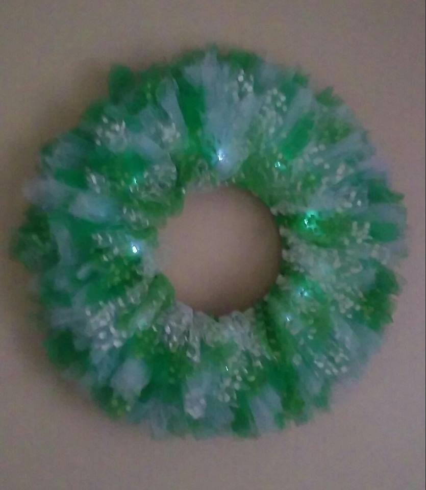 Large & poofy lighted Christmas wreath 😍🎄❄️15% off sale ends at midnight. etsy.com/listing/570106… @etsyonsale @EtsyShoppers @ClubEtsy @pinterestbiz @Pinterest #RETWEEET #RetweeetPlease #PleaseRT #LaborDaySale #tulle #ChristmasCountdown #handmade #homedecoration #winter #decor