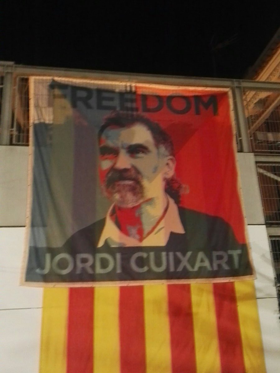 TONYCALERO1's tweet photo. Acabem la #fmspm2018 però tu no les pogut gaudir.
#Llibertatpresospolítics 
@jcuixart https://t.co/wUkJQ1o3W7
