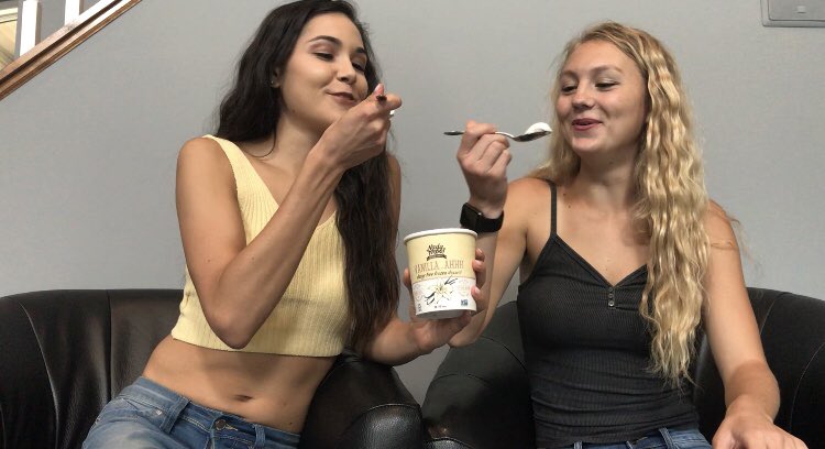 SharaSwanson's tweet photo. Find yourself a best friend that loves food as much as you do.🙈😛🍦@Loran_Cipala https://t.co/eeyYFdjorm