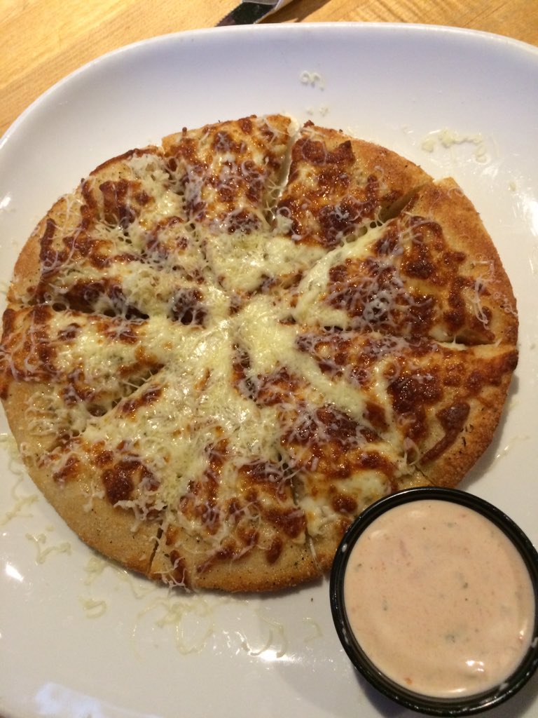 MeowMixItUp6's tweet photo. Dear Bandera Pizza Bread,
Oh how I have missed you. It's been years and I'm so glad we got to reunite. I've missed your greasiness @bostonpizza #banderabread #extracheese #extragreasy #nomnom https://t.co/cJIHJTscCi