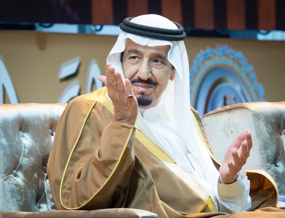 #للملك_سلمان_سمعا_وطاعه

#iglt 

الحاكم اللي غير قوله فلا دَل
يلوي ذراع الكون وهو في محله

سلمان وحده لي حكى يسكت الكل
السيف سيفه والعداله تسله