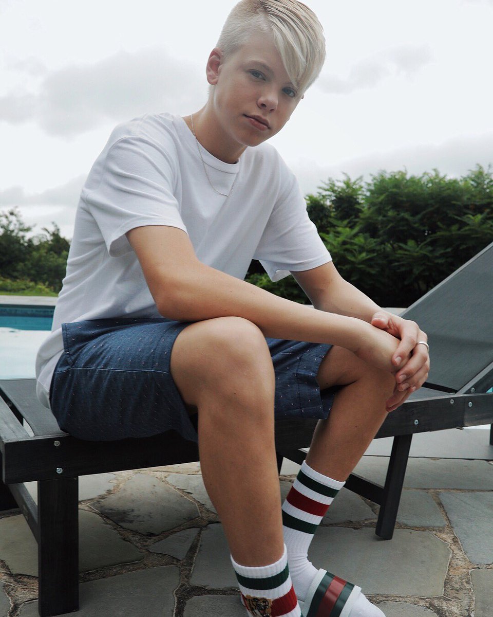 carsonlueders's tweet photo. Summer’s almost over and school starts in a week 😫 (this was taken before i broke my leg) https://t.co/rmkB08xlKh