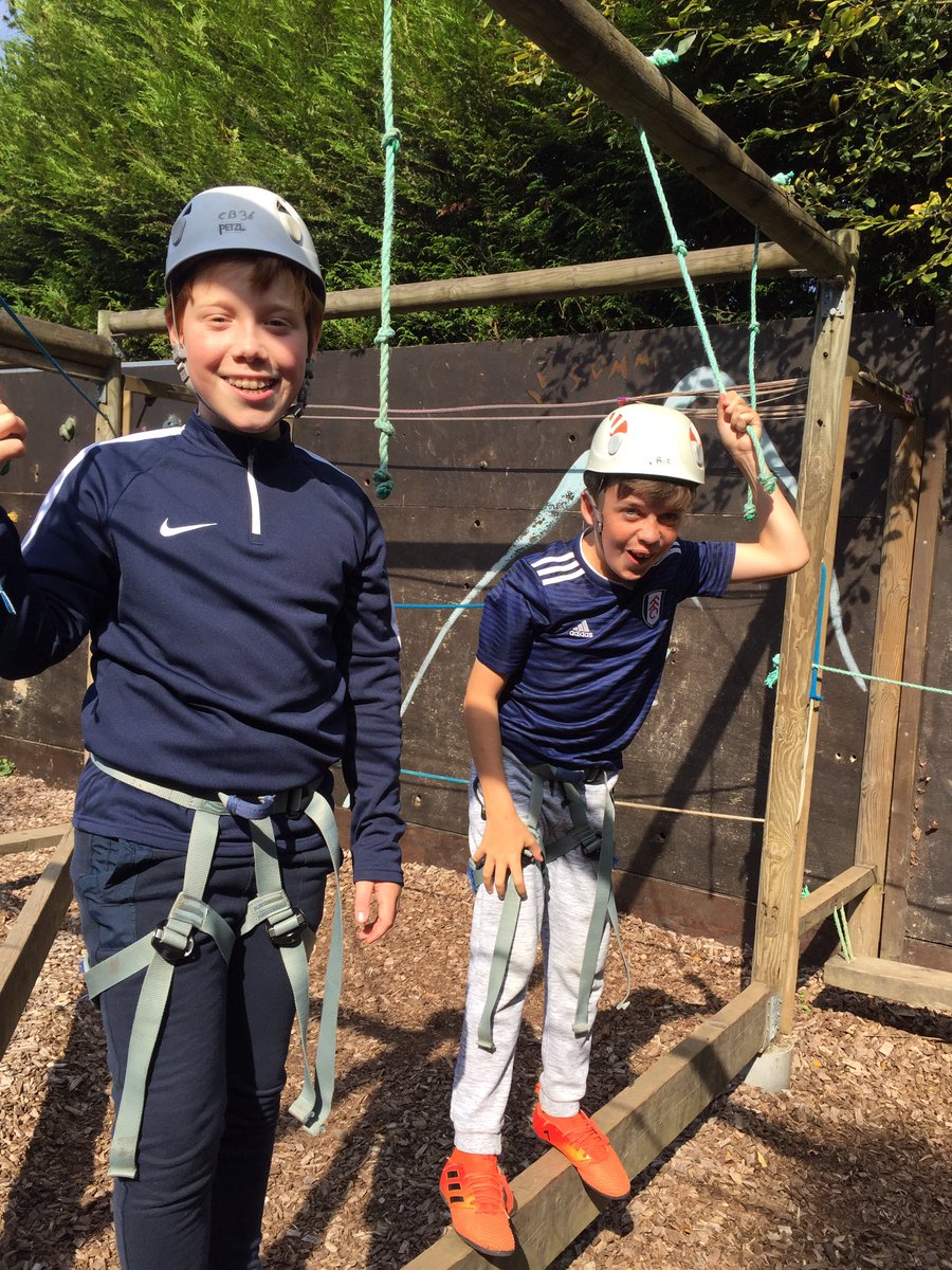 NWSnl_Remove's tweet photo. Encore de l'escalade! #NWSChateau2018 #NWSnlRemove #NWSnlFrench https://t.co/hoEMBv0FZr