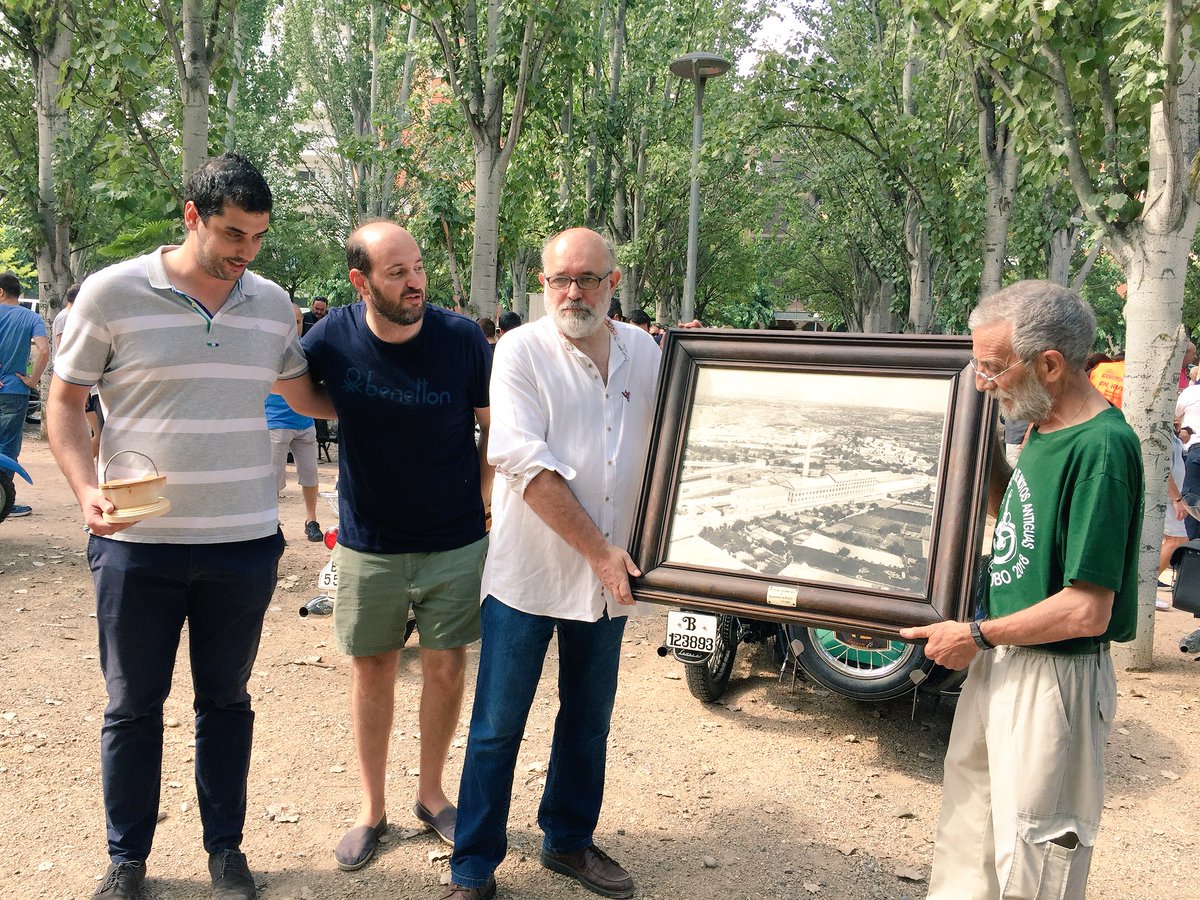 vicentegueonc's tweet photo. Enormemente agradecidos por el obsequio de la Asociación EL PUNTAL de #alberueladetubo y por visitarnos en @replega_feria #feriasmonzon #aragon #huesca #monzon #coleccionismo #replega https://t.co/f9mnKF8IlJ