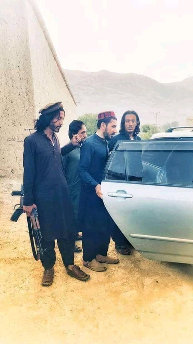 anumvirk7's tweet photo. گاڑياں کس نے دی انکا خرچ کہا سے اٹھايا جاتا ہےTTP کے گاڈز حفاظت پر کس نے تعينات کيۓ...
سوچنے والوں کيليۓبہت نشانياں ہيں....
ليکن يہ مت بولے ہم پاکستانی وطن فروشوں اور نمک حراميوں سے بہتر انداز ميں نمٹنا جانتے ہيں...پشتين مردہ باد 🐍✋✋ https://t.co/KSTBZQu6dD