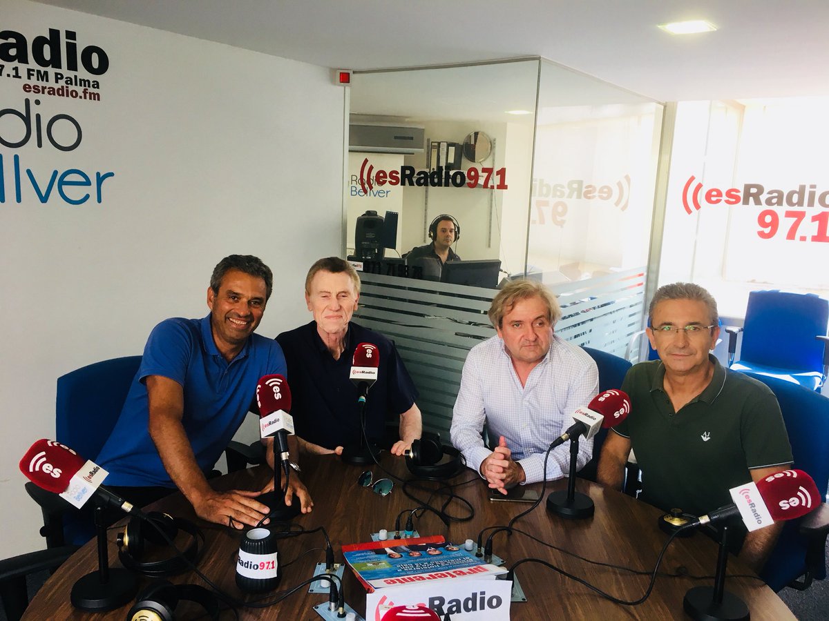 Oleagaenelarea's tweet photo. Ya hemos vuelto. A las 15 h. @Oleagaenelarea 18/19 regresó a las ondas a través de nuestra emisora @esRadio971 . Hoy estuvieron los habituales #PepCrespi #ToniPont @ParisPerpinya y @lopezsahuquillo https://t.co/LOBnWaw2qi