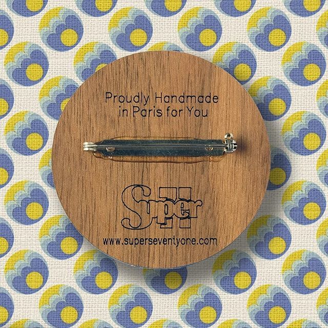 Superseventyone's tweet photo. Solid #Walnut back of Brooch. Acrylic front and wood back. Handmade in Paris. Available on https://t.co/GHDeFEF6Mi. #acrylicbrooch #brooch #70s #vintage #fashionjewelry #madeinfrance #handmade #new #freeshipping #wedeliverworldwide #fresh #panton #colors #lasercut #design #c… https://t.co/DJWKh08yBz