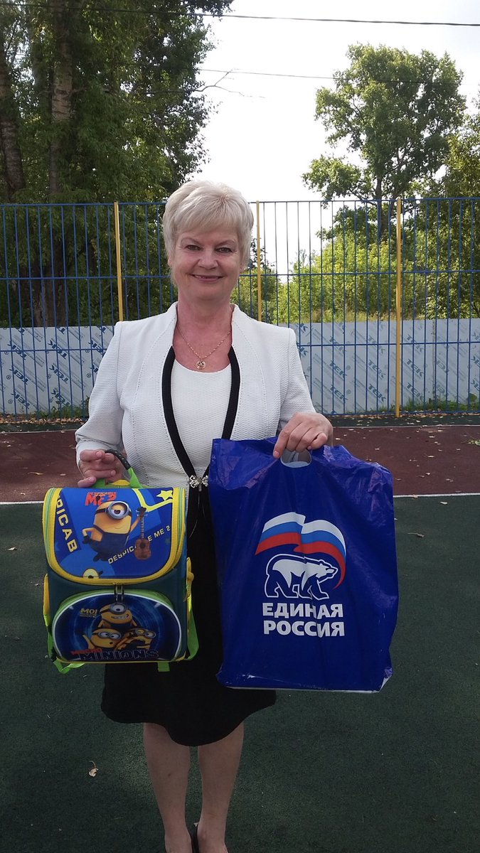 Совместно с <a href="/OPVichuga/">Суродина Татьяна</a> в рамках парт.прокта #СоберемРебенкаВШколу Партийцы Вичугского района продолжают вручать необходимые канцтовары детям из семей , особо нуждающихся в помощи и поддержке #ПроектЕР37 #Ивановскаяобласть