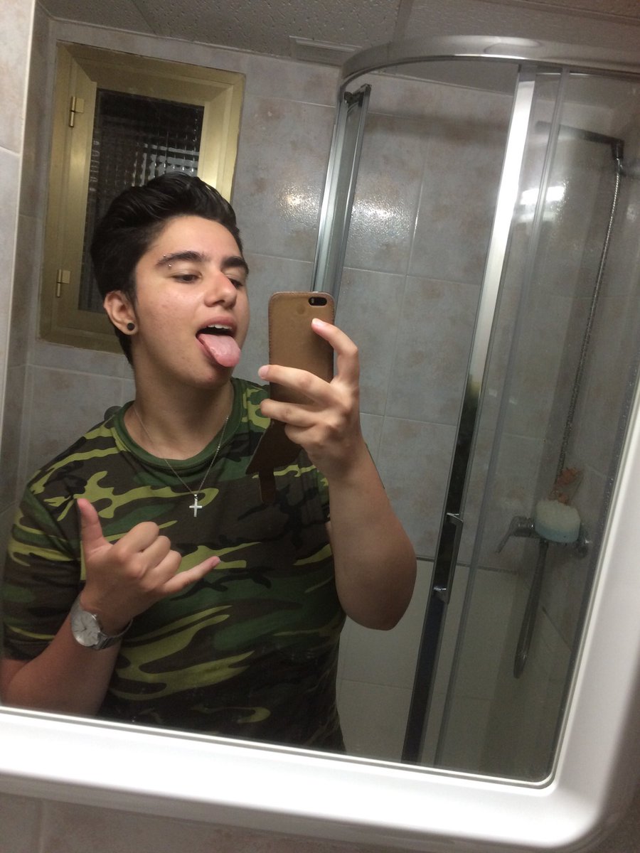 communistdyke's tweet photo. #LGBTQTwitter ♻️♻️♻️ https://t.co/Oq21KTAsUb